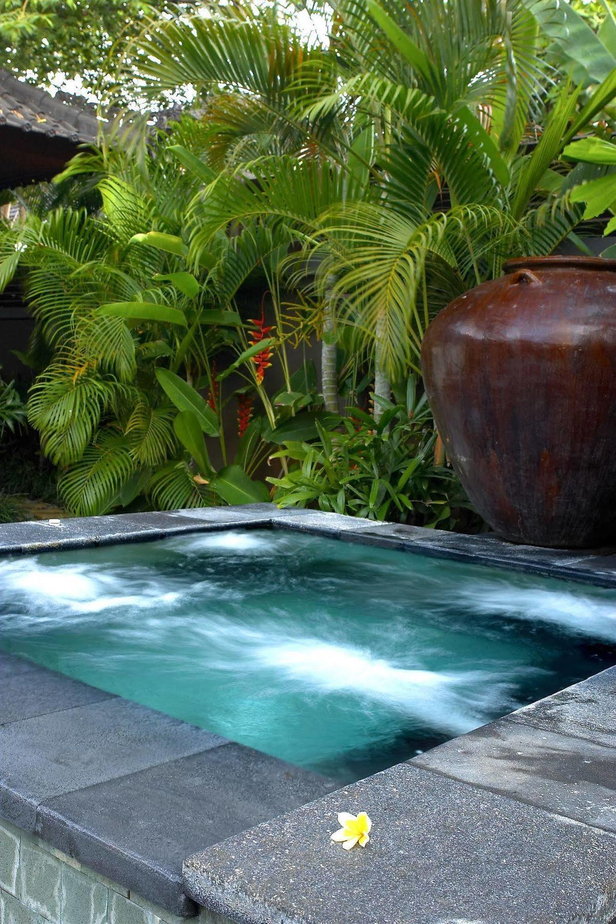 Kyriad Royal Bali 2*